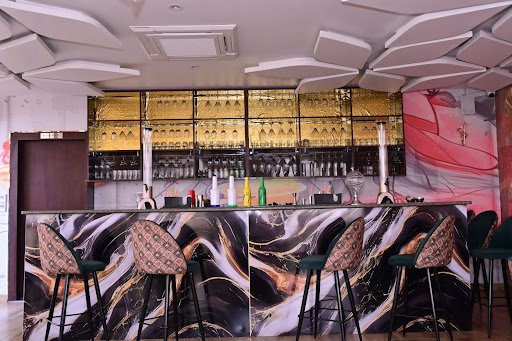 Bar & Lounge